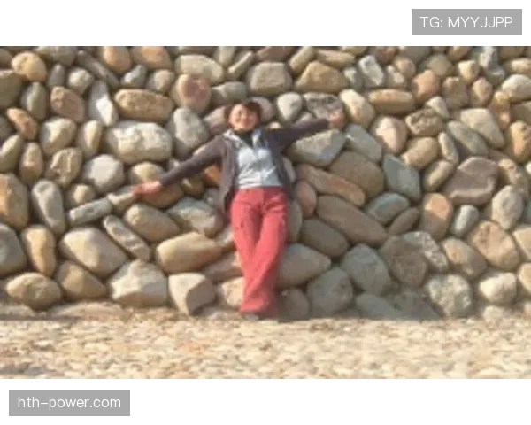 季丽萍穿得比明星还讲究，这身价到底藏了多少秘密？